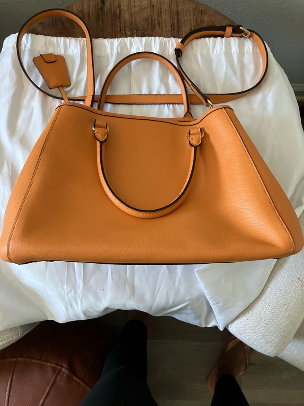 Coach Orange Leather Shoulder Bag with Gold Hardware Never used, in dust cover - Picture 5 of 7